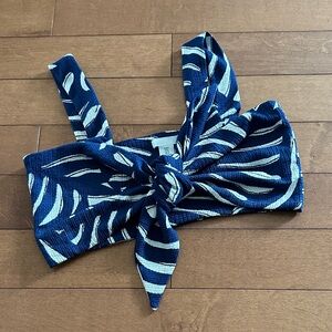 H&M Blue and White Patterned Crop Top